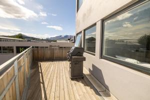 LL Properties - TB24 Elegant Escape w Hot-tub Access