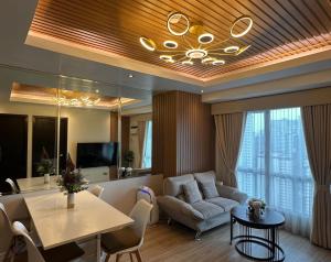 Amazing Sunrise View 2 Bed Room, QLED 65-Inch Samsung TV, Disney & Max, Max 5 Adult and 2 kids