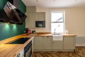 Newly Refurbished Chandos Gardens by Prescott Apartments