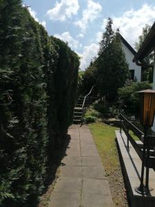 Häuschen in grüner Idylle