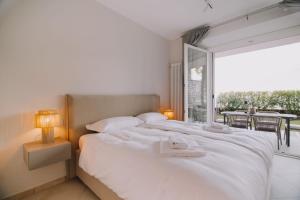 Exclusive Garden Apartment with Lake View & Pool