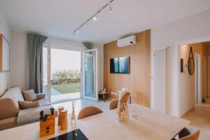 Exclusive Garden Apartment with Lake View & Pool