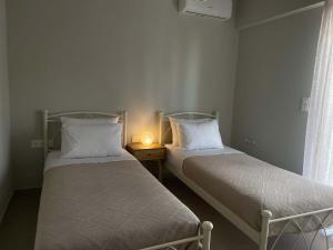 New Modern 2 Bd Flat Just Steps to Rethymno Beach