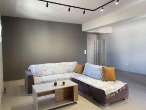 New Modern 2 Bd Flat Just Steps to Rethymno Beach