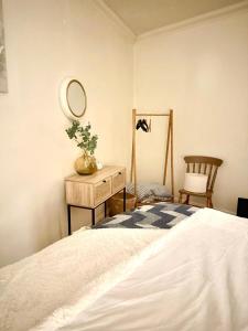 Airy Bright apartment in st Leonards