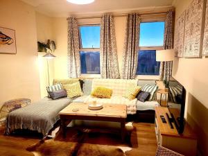 Airy Bright apartment in st Leonards