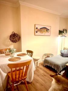 Airy Bright apartment in st Leonards