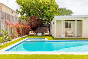 Fire Pit w pool Sunny 4BR