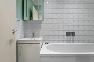 Apt - Sleeps 4 - Short Walk to Harrods