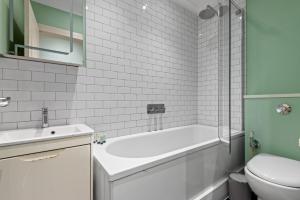 Apt - Sleeps 4 - Short Walk to Harrods