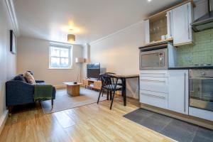 Apt - Sleeps4 - Short Walk Kensington Earls Court