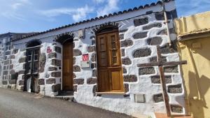 Cozy Canarian House La Casa de mis Abuelitos by HRTenerife Net