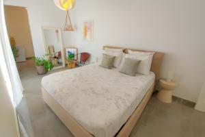 Sunny Penthouse with Large Terrace