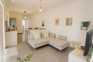 Sunny Penthouse with Large Terrace