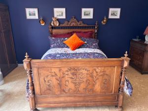 Williams Cottage A High end little home with antique style