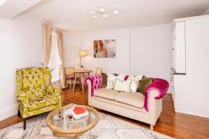 Berkeley Suites, Suite 1