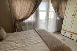 Seaview Caravan 2 Bedroom Sleeps 6 -WiFi -Smart Tv