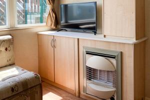 3 Bed Caravan-Sleeps 6-Pet Friendly-Near the Beach