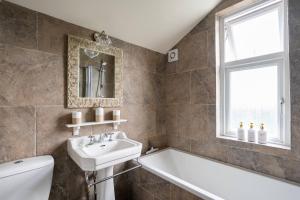 Peaceful Broadstairs Flat near Beach & Town with Parking