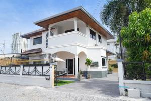 5 bedroom pool villa quiet beach