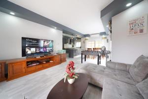 5 bedroom pool villa quiet beach