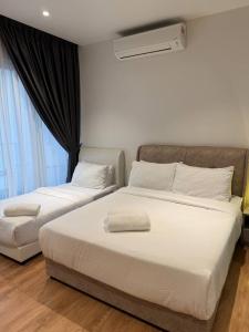 Quill Residence- Minimalist Urban Condo by Azmila