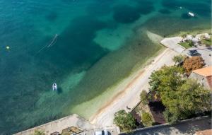 Two-Bedroom Apartment Kastel Kambelovac With Sea View 02