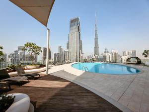 Downtown Luxury 2 Bedroom Apartment with Iconic Burj Khalifa Views, Rooftop Pool, Movie Room, Squash Court, and Kids Club