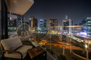 Downtown Luxury 2 Bedroom Apartment with Iconic Burj Khalifa Views, Rooftop Pool, Movie Room, Squash Court, and Kids Club