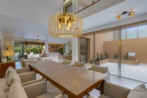 SALGADOS BEACH VILLA by My Algarve Rentals - 4-star hotels in Bicas