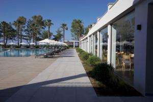 Paleros Beach Resort