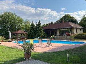 Szőlősgyörök Kun Apartment with 3 bedrooms on 92 in