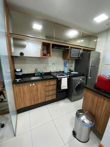 Apartamento confortável, climatizado, ótimo local.