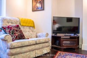 New -Modern Home - Sleeps 4 - Parking