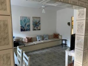 Apartamento Ubatuba ao lado das praias de Enseada e Santa Rita