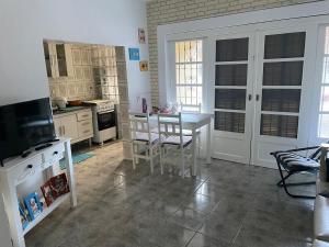 Apartamento Ubatuba ao lado das praias de Enseada e Santa Rita