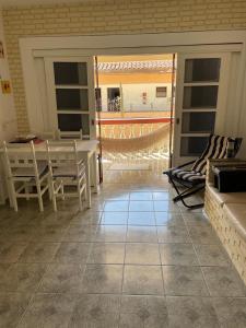 Apartamento Ubatuba ao lado das praias de Enseada e Santa Rita