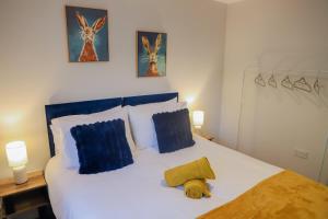 Trendy 4-Bedroom-Guests 7-Perfect for Contractors Stay