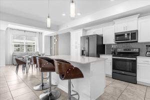 Beautiful Apartments 5 Minutes away from Disney!