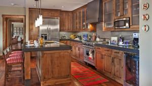 One Steamboat Place #702 Emerald Mountain