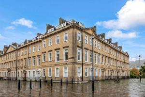 City-Centre Stay with King Bed Comfort