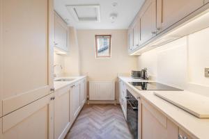 City-Centre Stay with King Bed Comfort