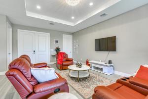 Game Tables and Screened Patio Spacious Naples Home