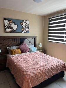 Centrally located apartment with AC, parking and pool