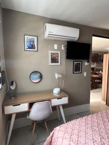 Centrally located apartment with AC, parking and pool