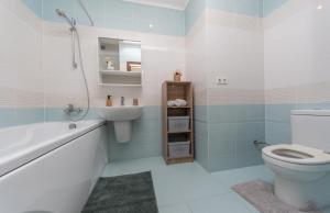 Comfort 3 room Apartment Livoberezhna 10 min to Center Tumaniana 3