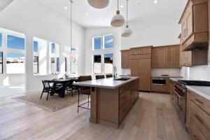 Red Ledges Luxury Retreat 90 Day Min Stay Golf Privileges DV Ski Shuttle