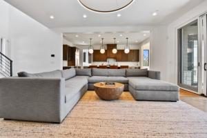 Mountain Modern luxury in Red Ledges Min 90 Day Stay