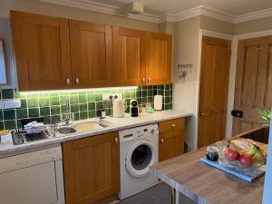 Quiet 4 guest annexe close to town