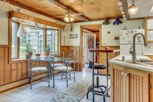 Near Mississippi River! Countryside Family Retreat